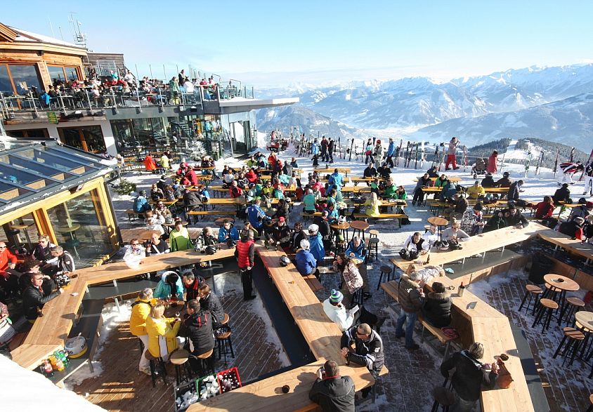 1664443509-schnapshansbar-bergotel-zell-am-zee-6